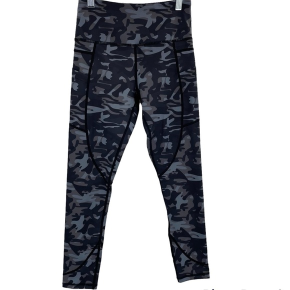 Zyia Active 2 Black Camo Pocket Light N Tight Hi-Rise 7/8 Leggings - Picture 2 of 8